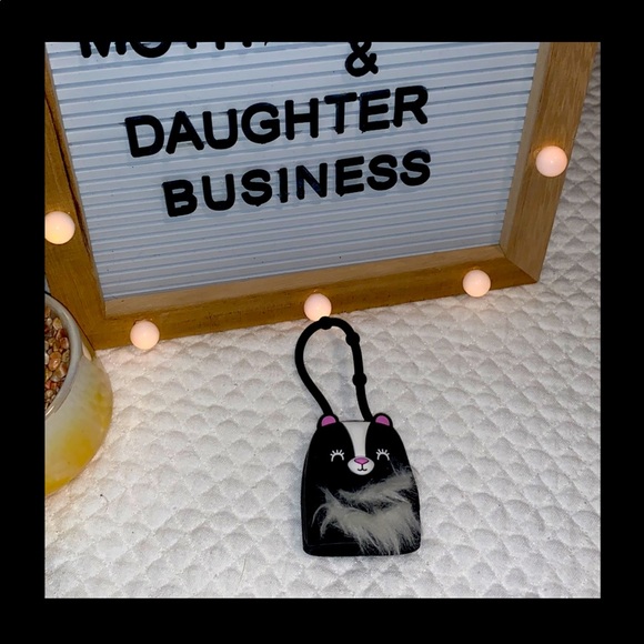 Bath & Body Works Furry Cat/Skunk Pocket holder